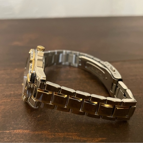 Seiko Silver & Gold Two-Toned Women’s Watch - Crystal Accents SUR 876 - Picture 6 of 7